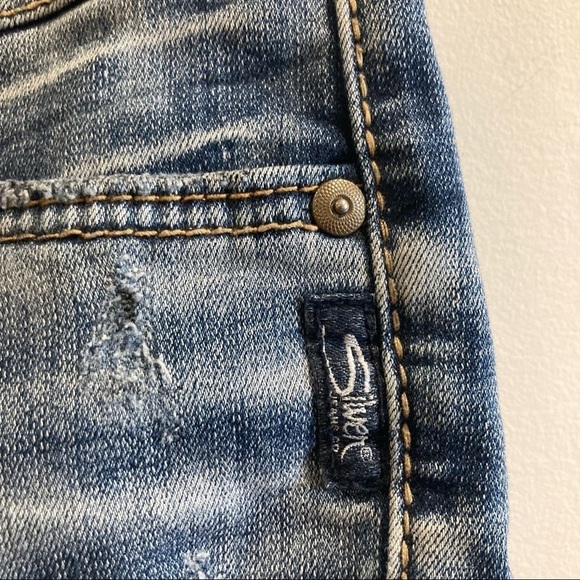 SILVER JEANS CO Sz 29 x 2.75” Vintage High Rise Light Distressing Shorts - Picture 5 of 9